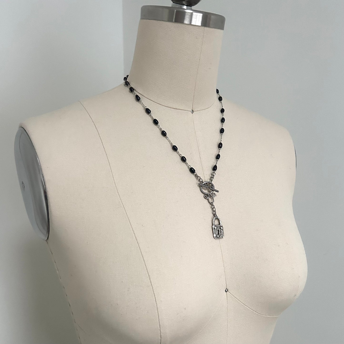 Black Pearl Lock Necklace