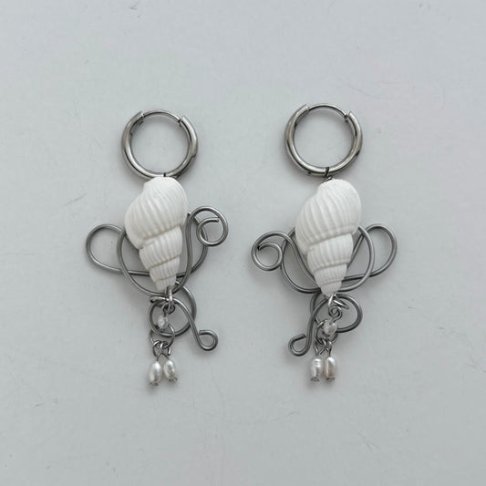 Shell Pearl Earrings